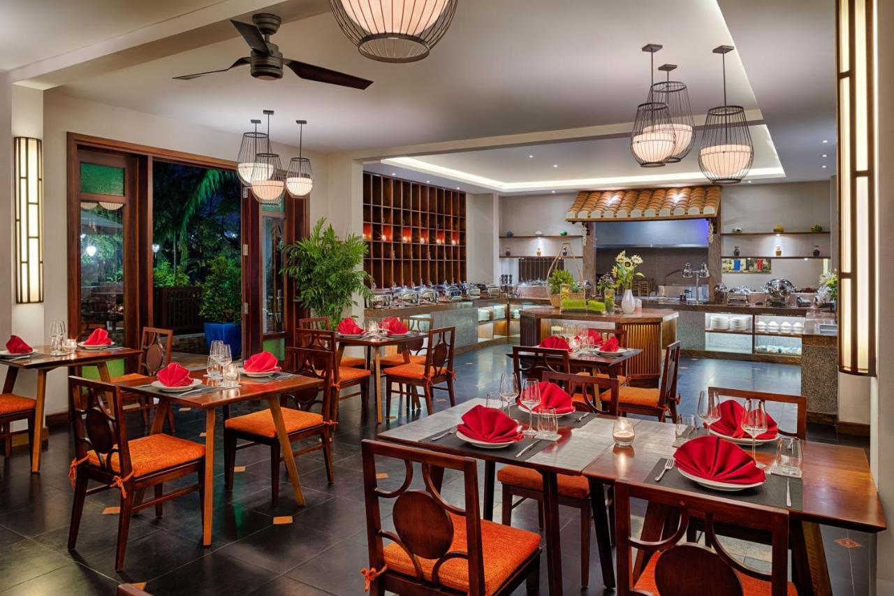 Rivertown Hoi An Resort & Spa Zewnętrze zdjęcie The restaurant at the hotel